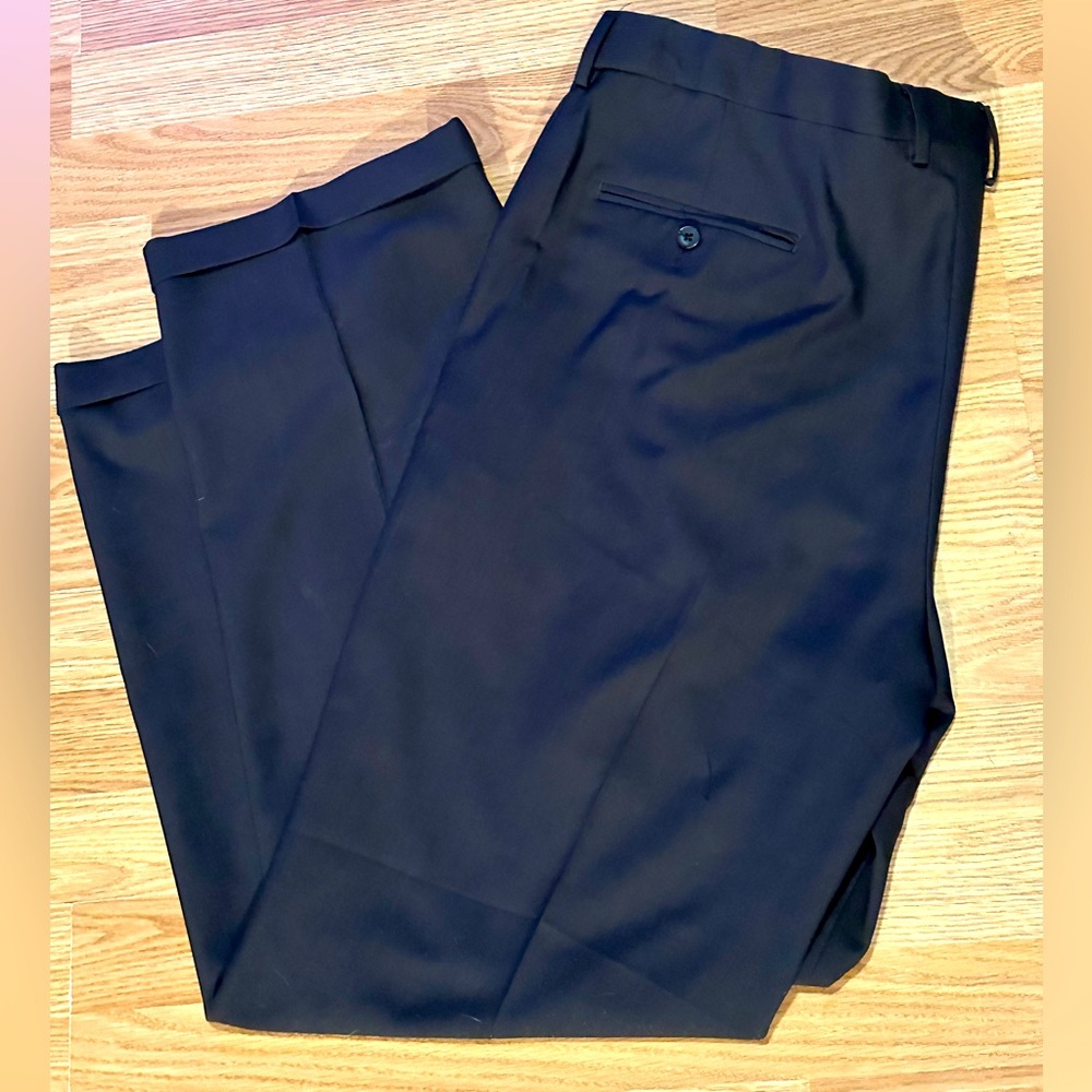 Haggar Classic Fit Charcoal Gray Pleated Premium Dress Pants w/Cuff - Size 40x32